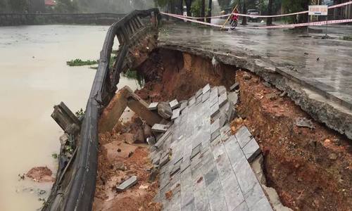 100 m bờ kè di tích Thành cổ Quảng Trị bị sạt lở