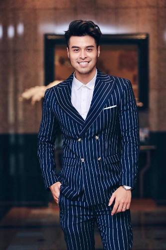 Duy Cường trong trang phục lịch lãm đầy cuốn hút. Ảnh: C.K